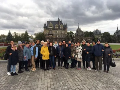 Замок Гарибальди 🏰 невероятное место 💫 близ Тольятти, в деревне Хрящевка,  местный миллионер построил настоящий замок в неоготическом… | Instagram