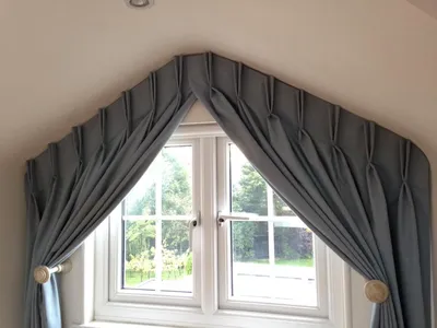 Beautifully shaped curtains by Changing Views Redbourn. | Дизайн занавеса,  Дом сары ричардсон, Дизайн окна