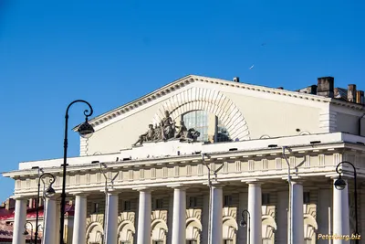 Реставрацию фасадов исторического здания Биржи в Петербурге завершат к  концу года