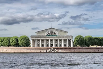 https://www.tripadvisor.ru/Attraction_Review-g298507-d20483474-Reviews-Zdaniye_Birzhi-St_Petersburg_Northwestern_District.html