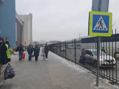 На входе в ж/д вокзал Белгорода образовалась гигантская очередь |  ПРОИСШЕСТВИЯ | АиФ Белгород