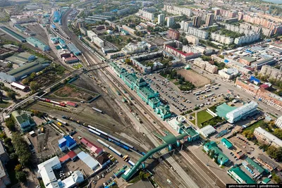 Россия, Омск, железнодорожный вокзал, 05/07/2018 передовиц Редакционное  Фото - изображение насчитывающей дверь, сообщение: 123564906