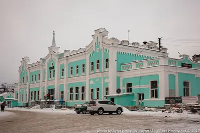 Новый переход с лифтами открыли на вокзале Тюмени. Спуски с пешеходного  моста блокированы | Деловой квартал DK.RU — новости Тюмени