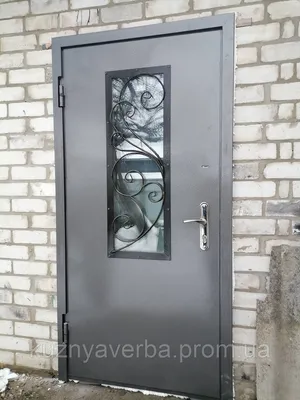 Входные двери с ковкой и стеклом в Минске