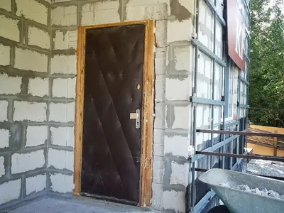 Установка металлической двери своими руками