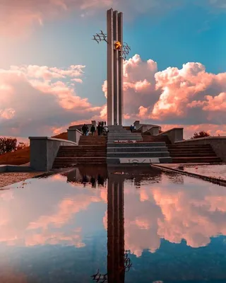 Памятник \"Журавли\" в городе \"Саратов\"