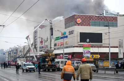 В сети появилось видео паники в ТЦ \"Зимняя вишня\" в Кемерово