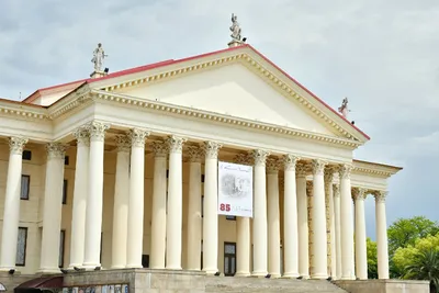 В Сочи завершается обновление Зимнего театра - Айк Зебелян