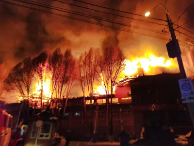 Комсомольская правда - Самара - Крупный пожар в Самаре - 18 января огонь  почти полностью уничтожил ресторан \"Золотая пагода\" на улице Димитрова.  Каковы оказались последствия для работников соседнего ТЦ и местных жителей.