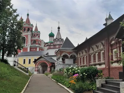 Достопримечательности Звенигорода: «русская Швейцария» с самым древним  монастырём в Подмосковье — Яндекс Путешествия